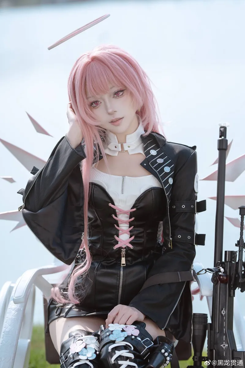 《明日方舟》蕾缪安cosplay展示