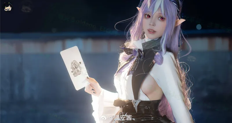 《绝区零》薇薇安cosplay展示
