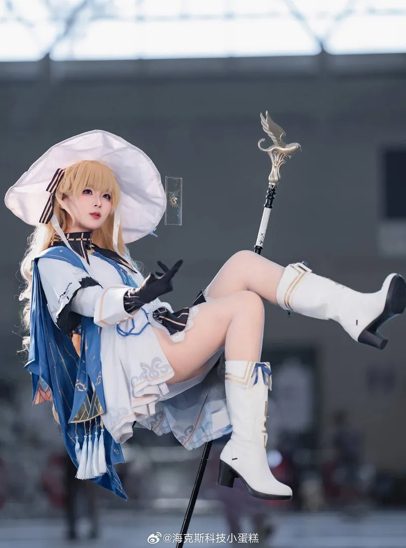 《鸣潮》菲比Cosplay展示