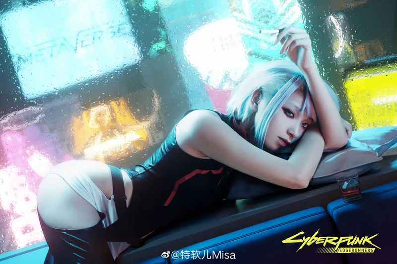 《赛博朋克2077》LucyCosplay展示