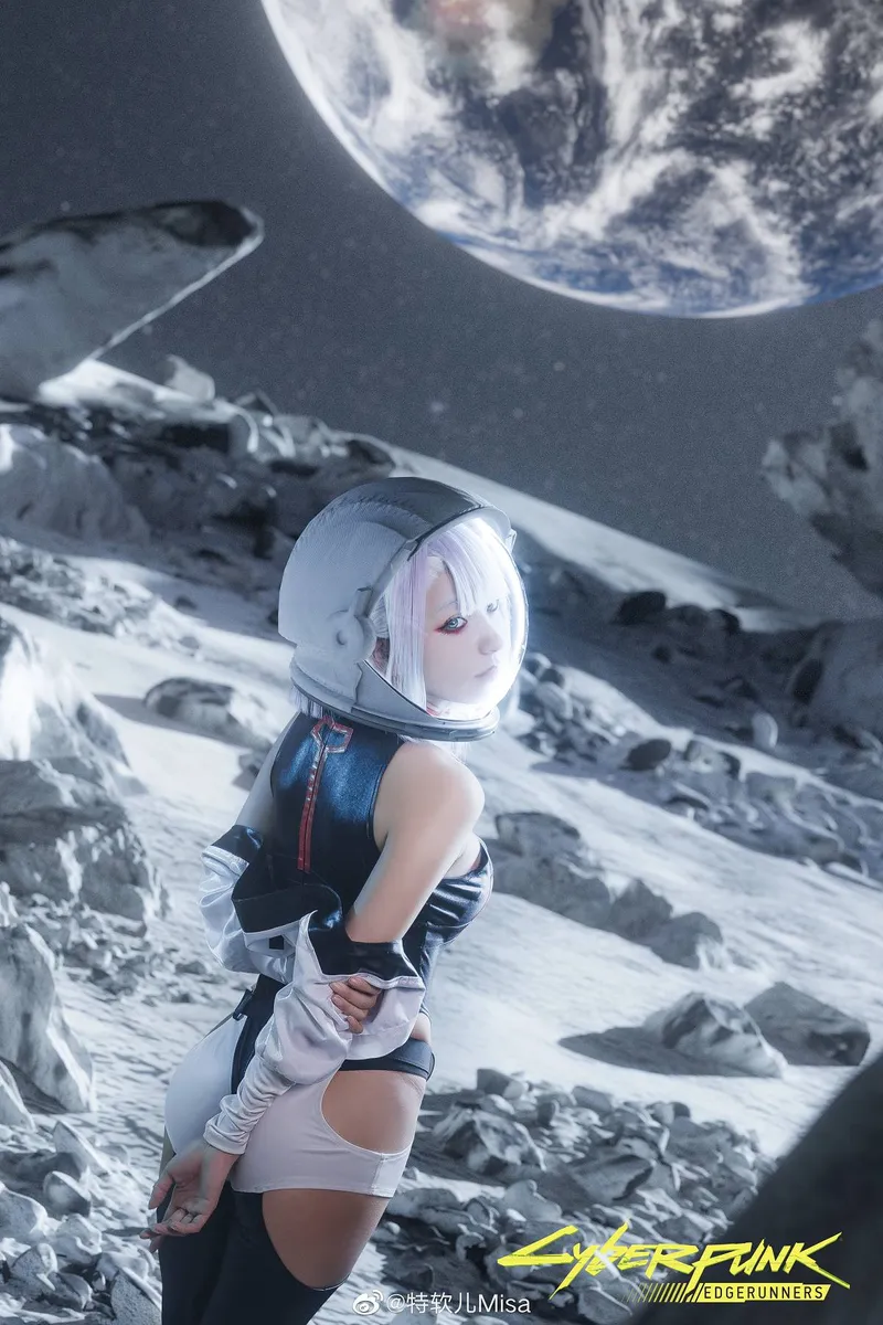 《赛博朋克2077》LucyCosplay展示