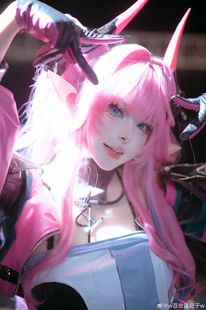 《明日方舟》终末地伊冯cosplay