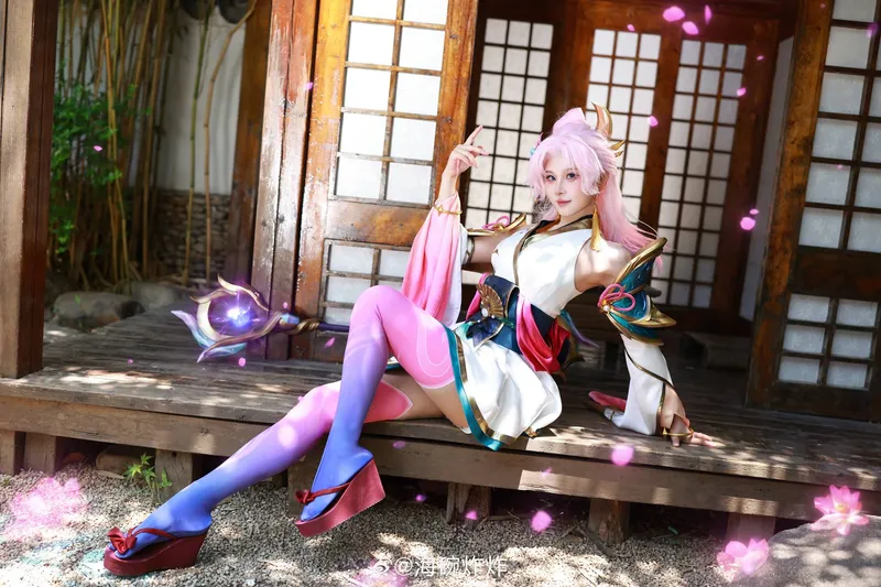 《英雄联盟》拉克丝cosplay展示