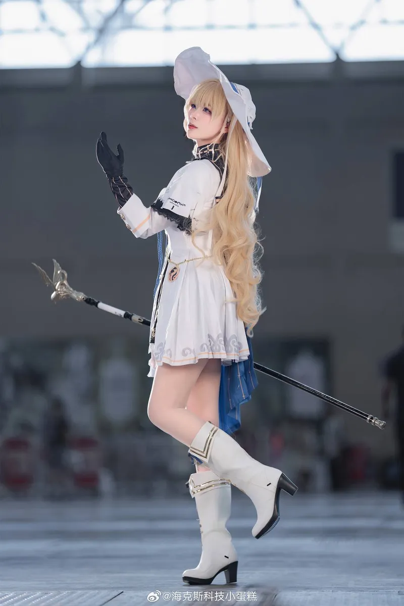 《鸣潮》菲比Cosplay展示