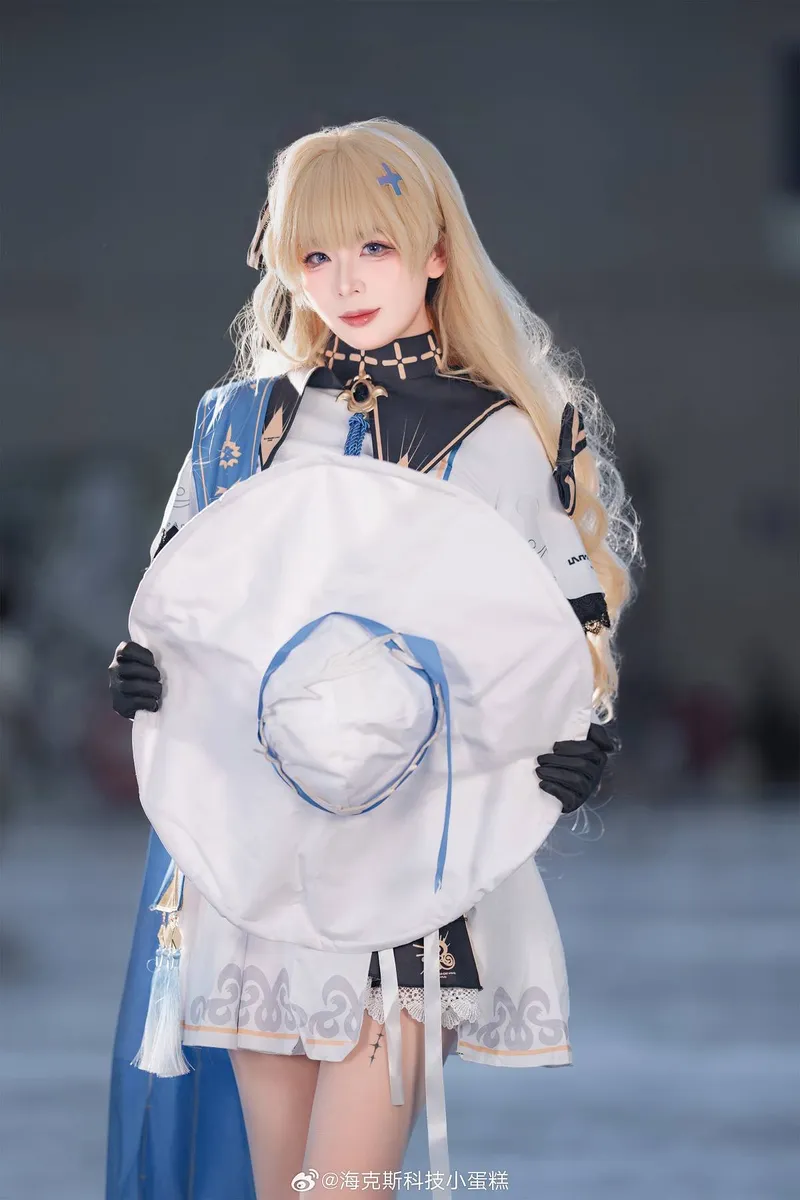 《鸣潮》菲比Cosplay展示