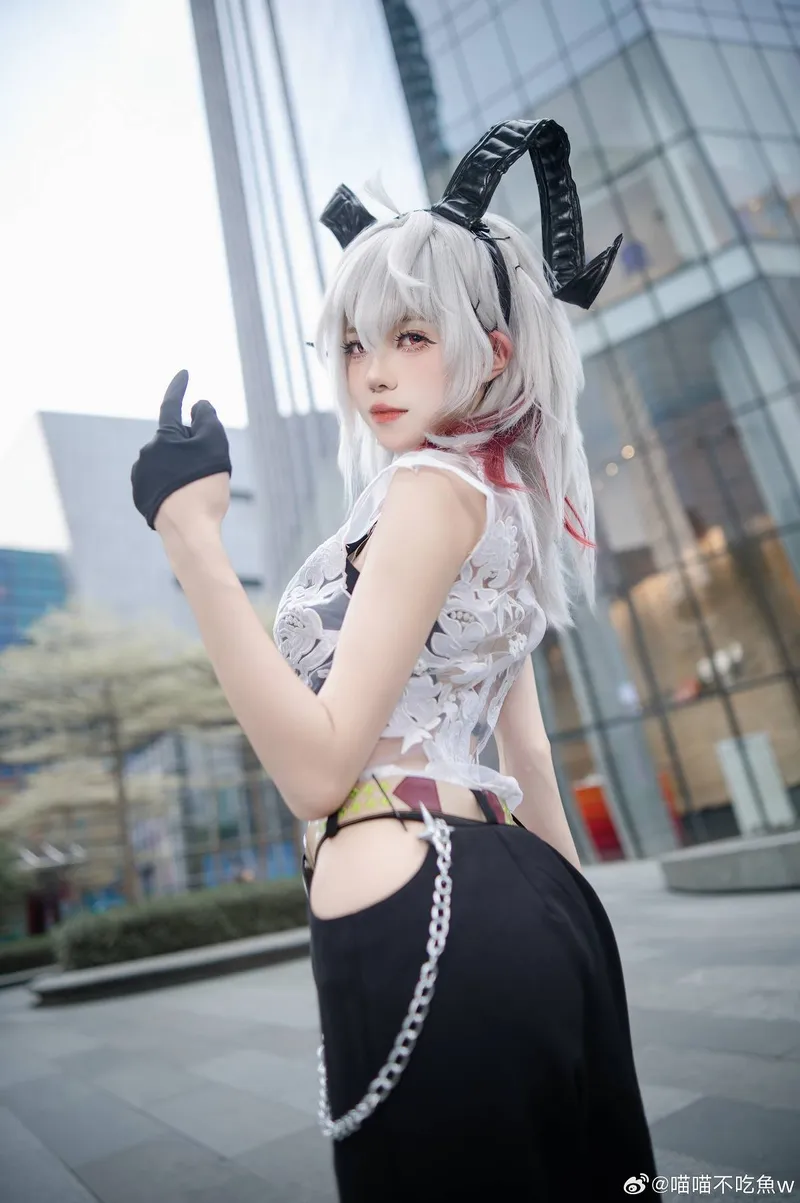 《鸣潮》赞妮cosplay展示