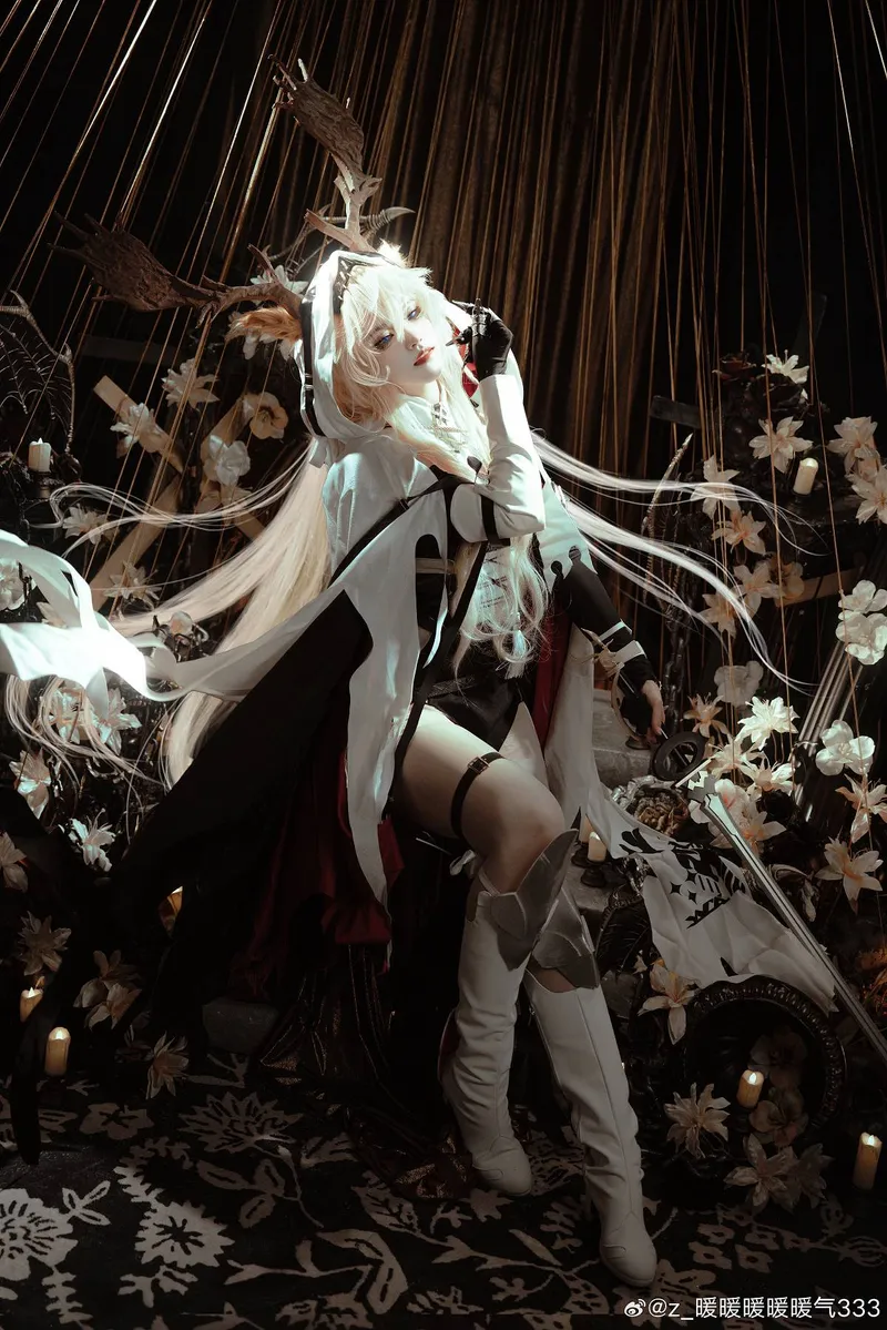 《明日方舟》薇薇安娜cosplay展示