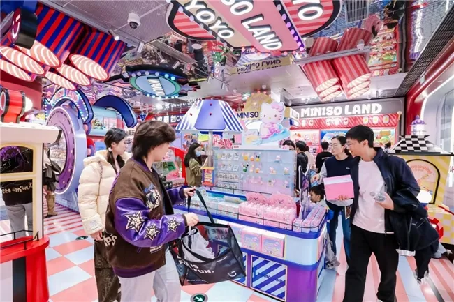 《疯狂动物城2》联名名创优品MINISOLAND开业