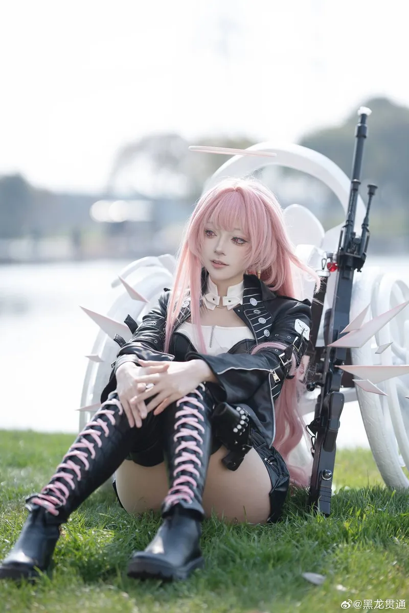 《明日方舟》蕾缪安cosplay展示