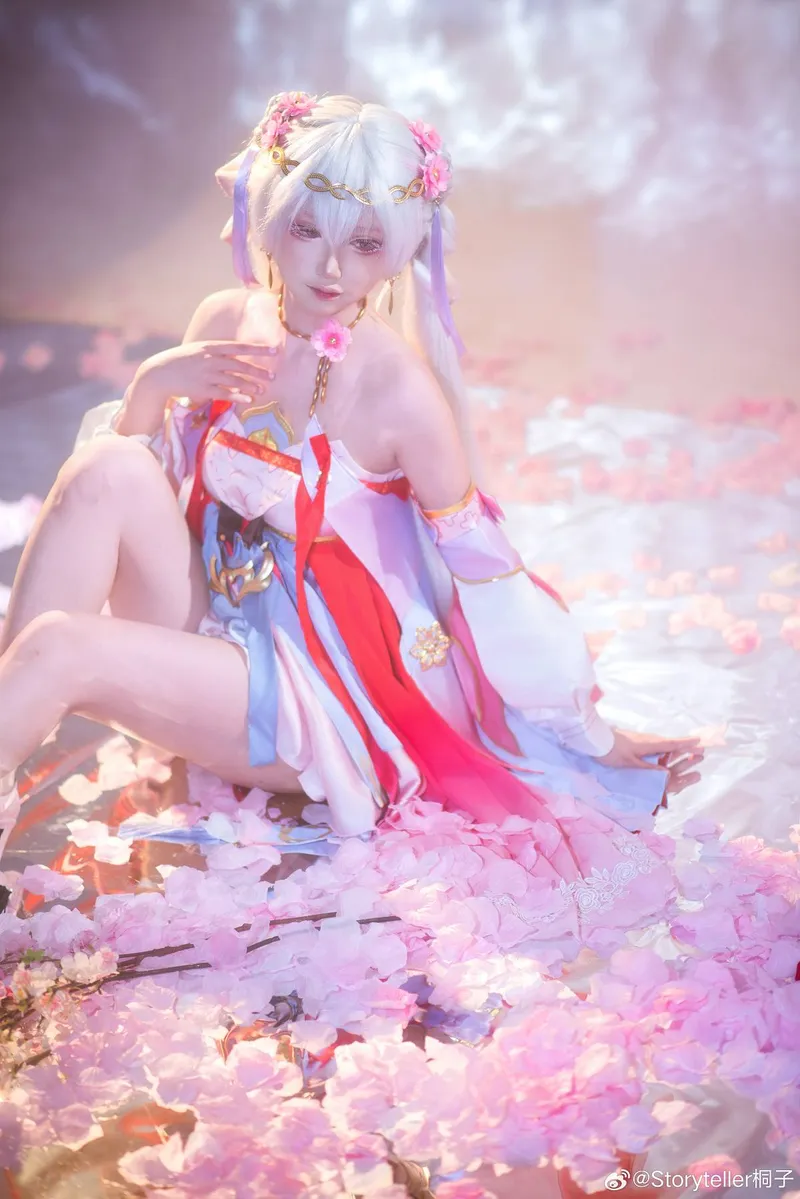 《鸣潮》今汐Cosplay展示