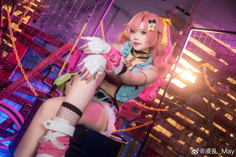 《绝区零》妮可cosplay展示