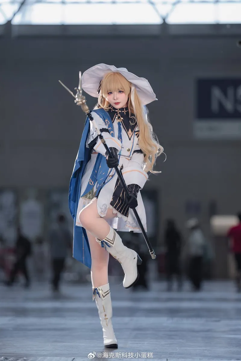 《鸣潮》菲比Cosplay展示