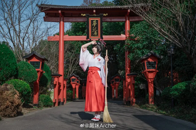 《蔚蓝档案》芹香cosplay展示