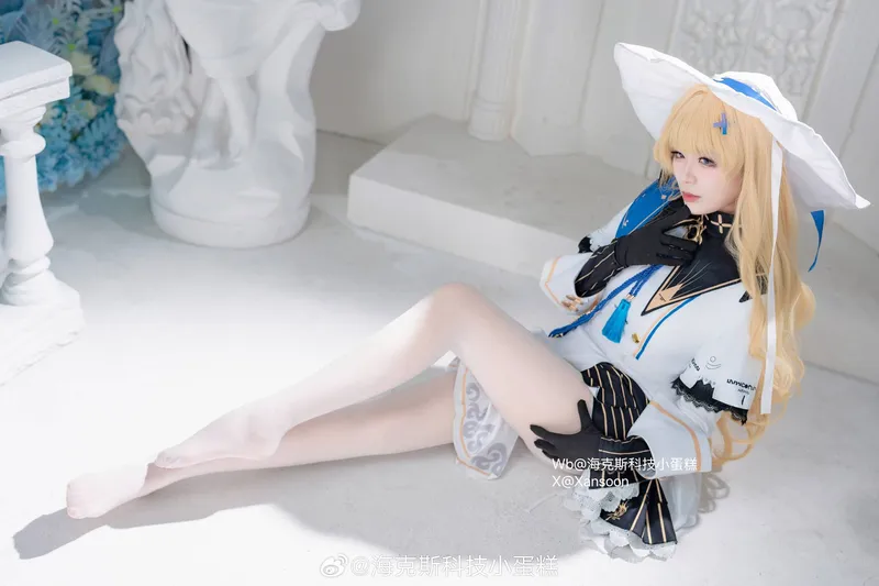 《鸣潮》菲比Cosplay展示