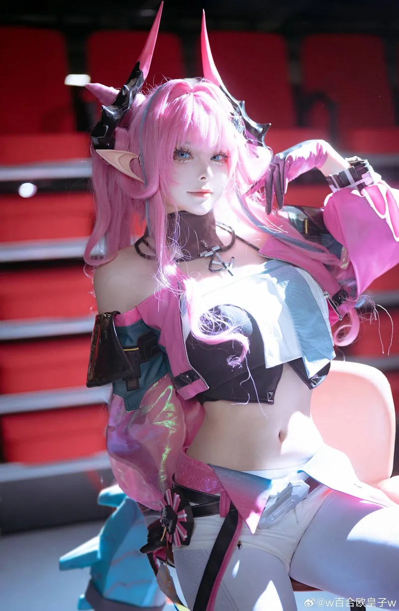 《明日方舟》终末地伊冯cosplay