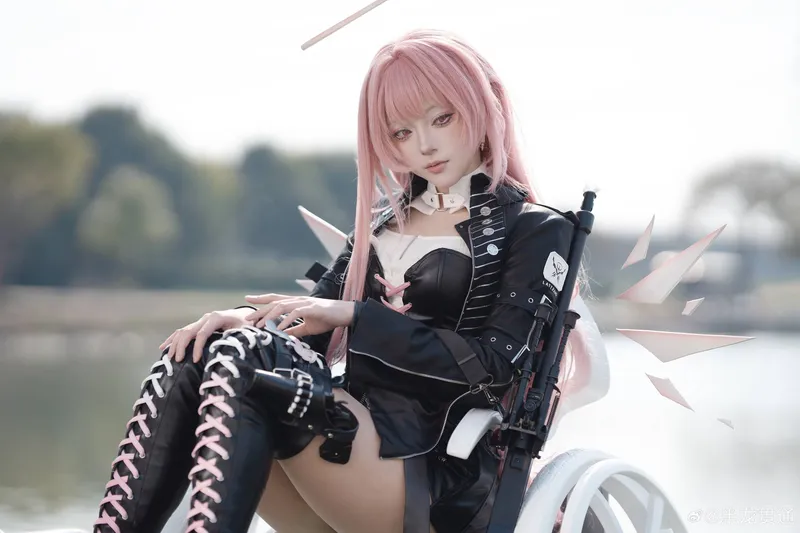 《明日方舟》蕾缪安cosplay展示