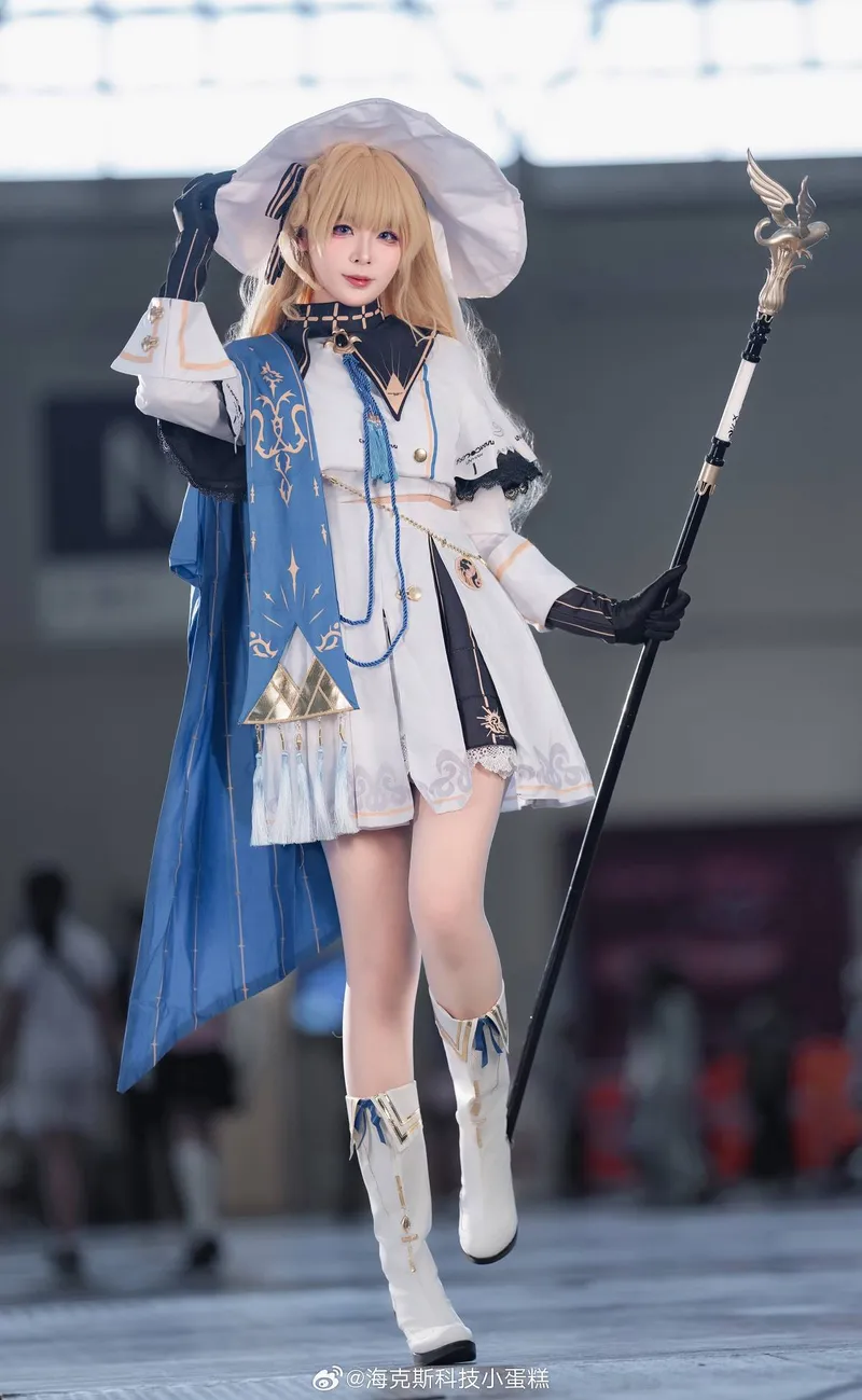 《鸣潮》菲比Cosplay展示