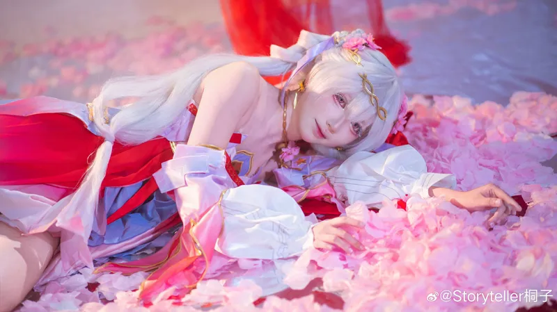 《鸣潮》今汐Cosplay展示