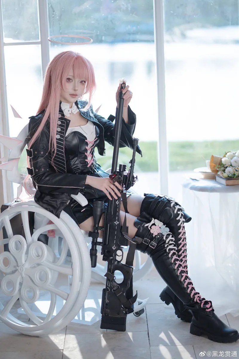 《明日方舟》蕾缪安cosplay展示