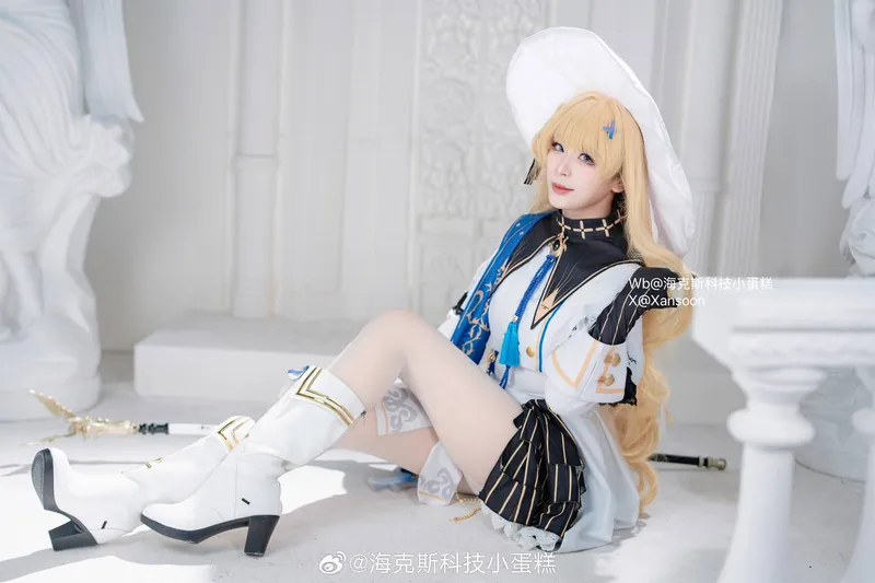 《鸣潮》菲比Cosplay展示