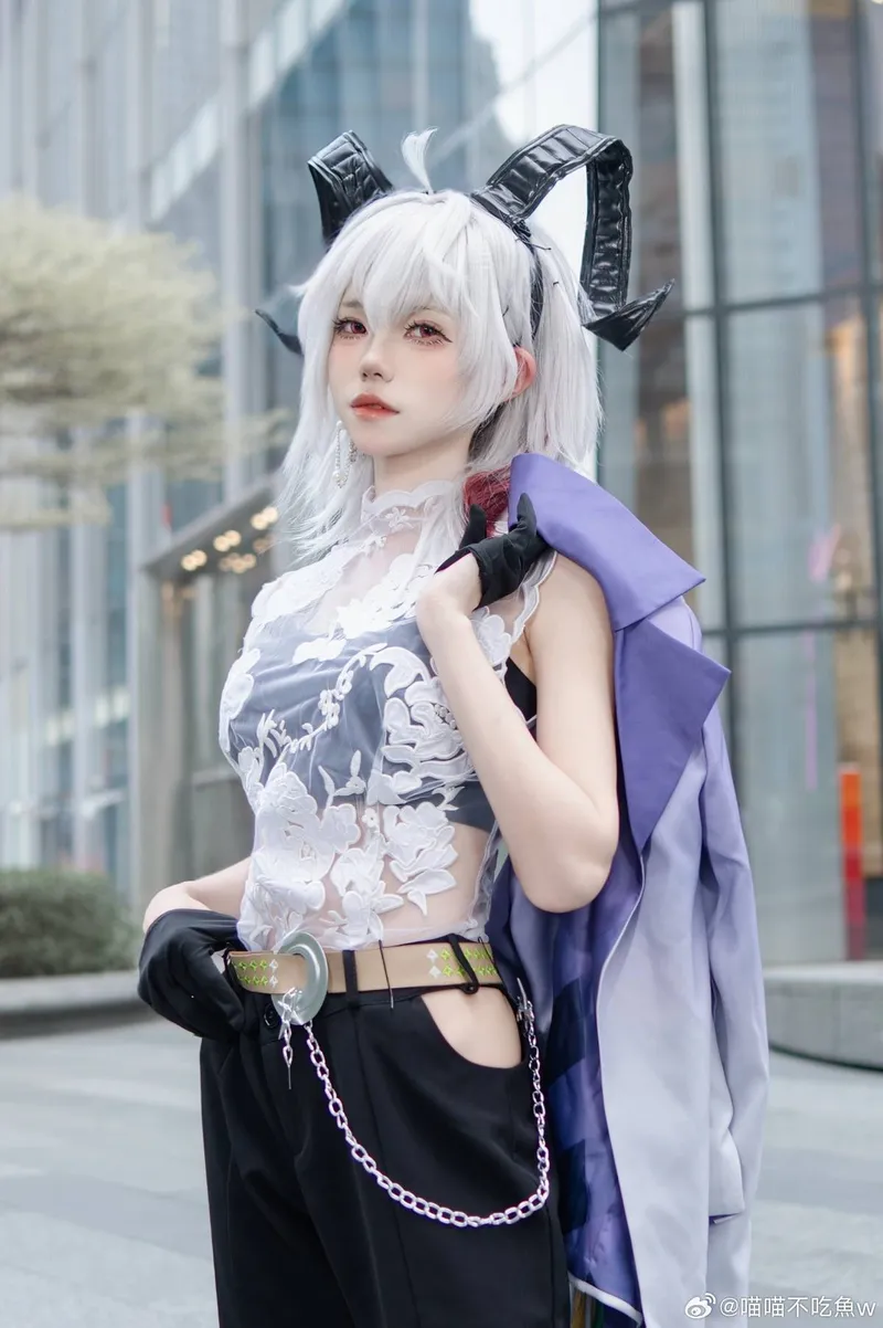 《鸣潮》赞妮cosplay展示