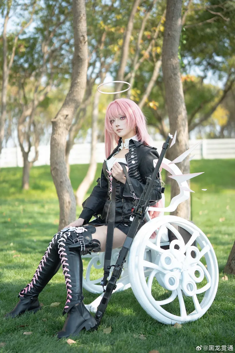 《明日方舟》蕾缪安cosplay展示