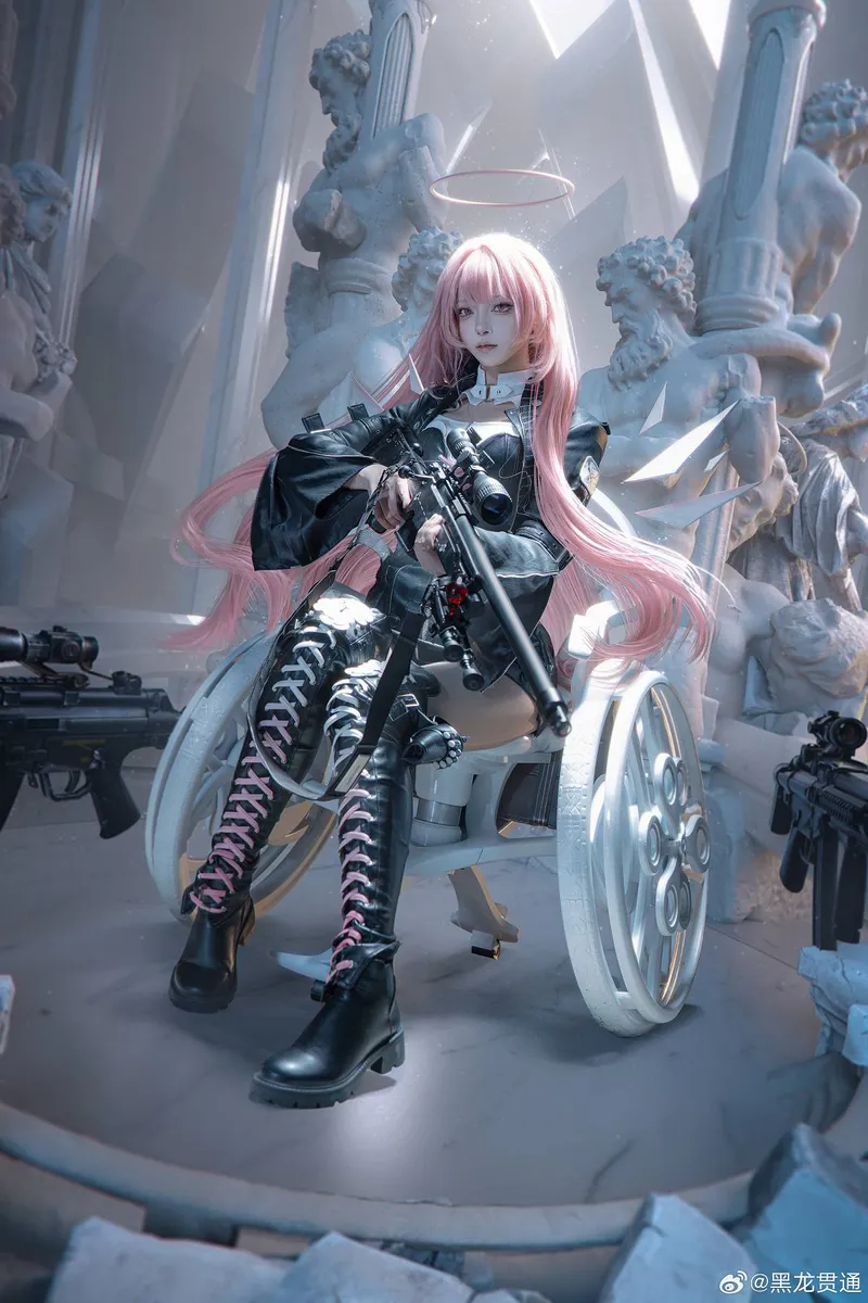 《明日方舟》蕾缪安cosplay展示