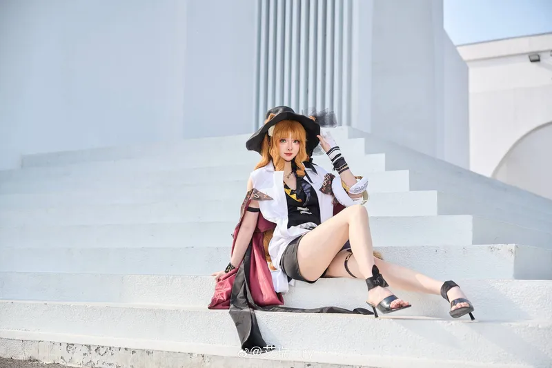 《明日方舟》琳琅诗怀雅cosplay展示