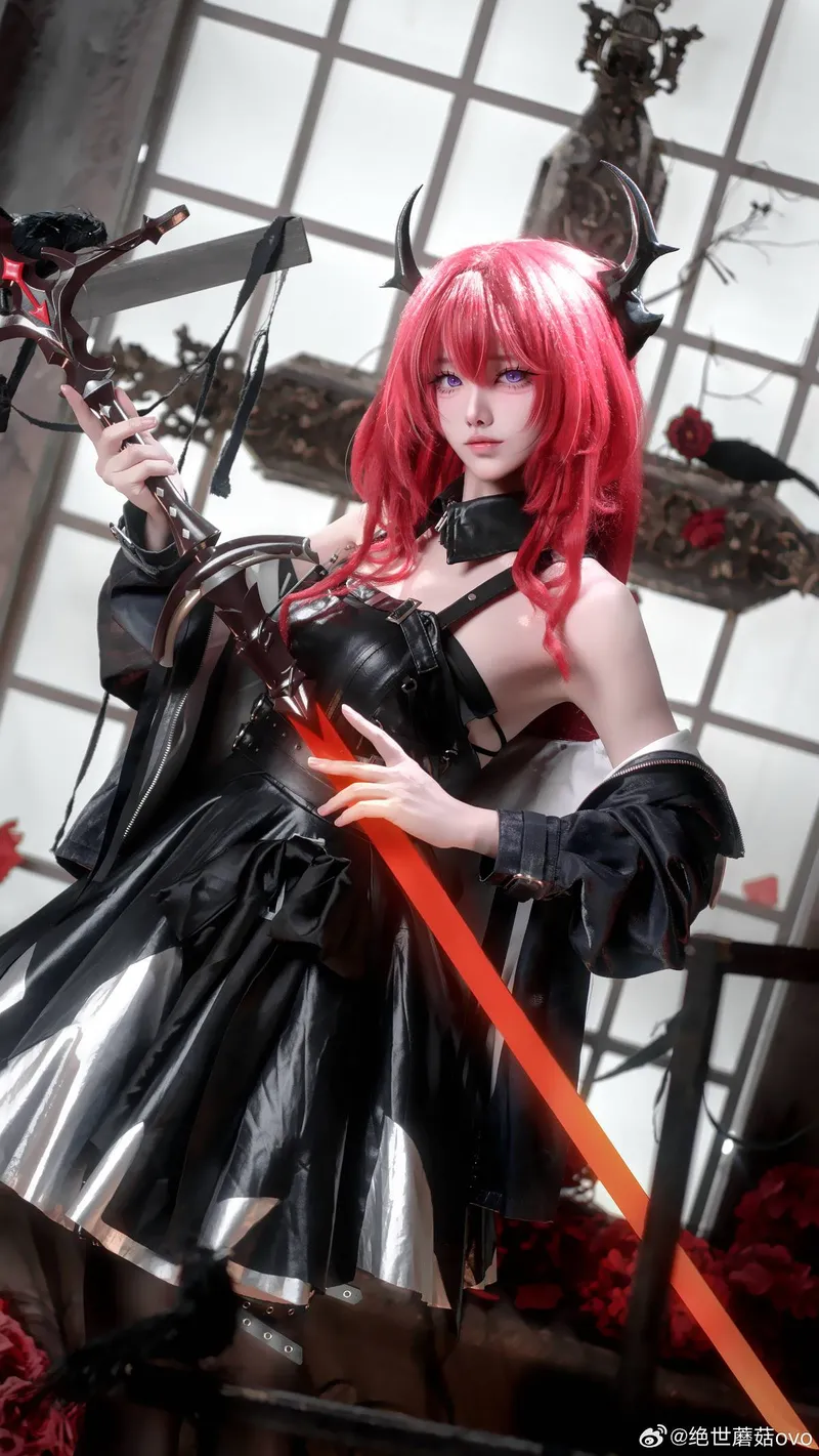 《明日方舟》史尔特尔cosplay展示-莱万汀风格演绎