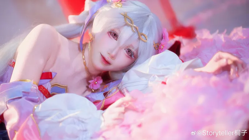 《鸣潮》今汐Cosplay展示