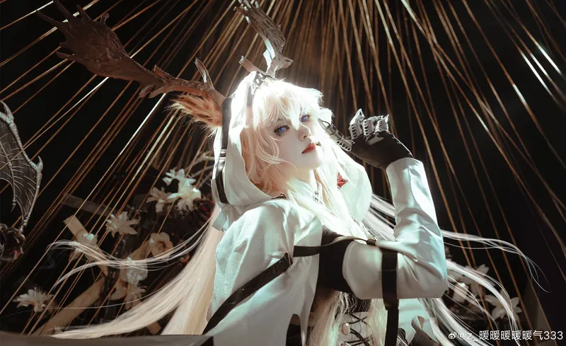 《明日方舟》薇薇安娜cosplay展示