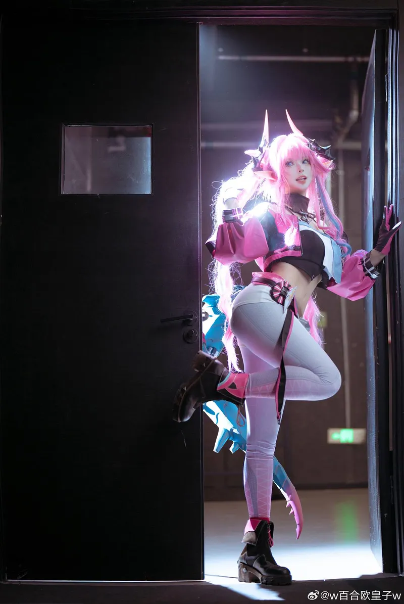 《明日方舟》终末地伊冯cosplay