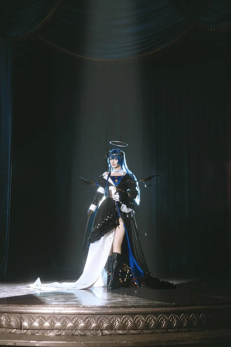 《明日方舟》莫斯提马cosplay展示