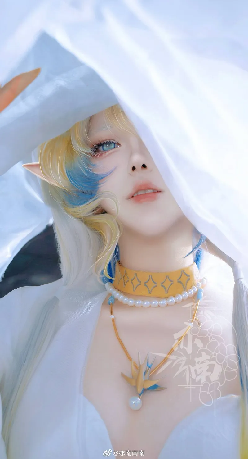 《明日方舟》黍Cosplay展示