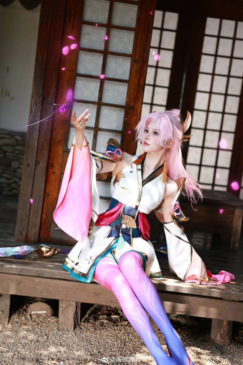 《英雄联盟》拉克丝cosplay展示