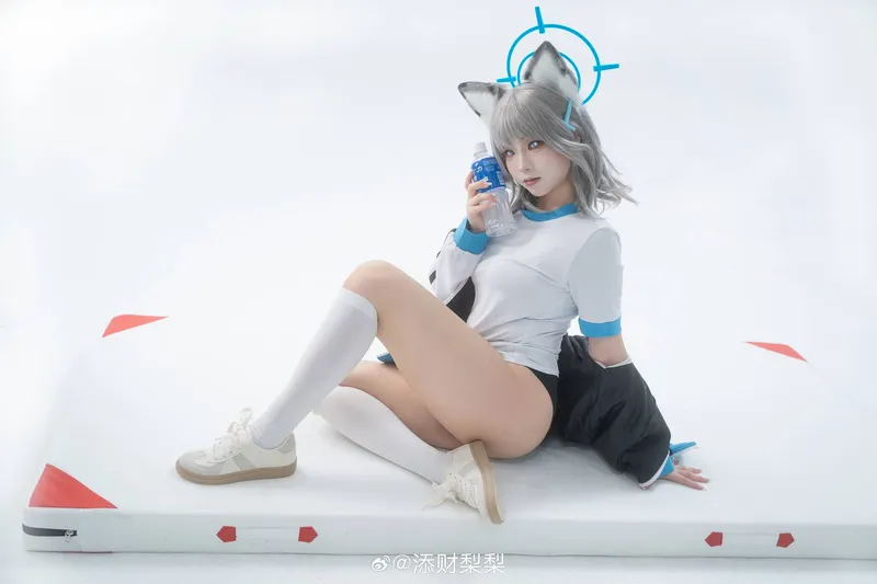 《蔚蓝档案》砂狼白子cosplay展示