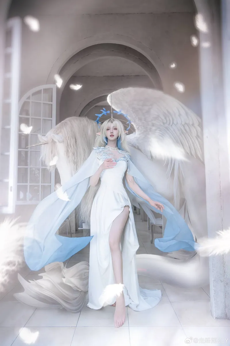 《鸣潮》芙露德莉斯cosplay展示