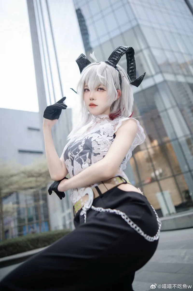 《鸣潮》赞妮cosplay展示