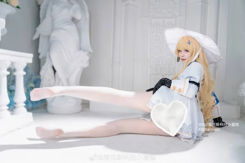 《鸣潮》菲比Cosplay展示