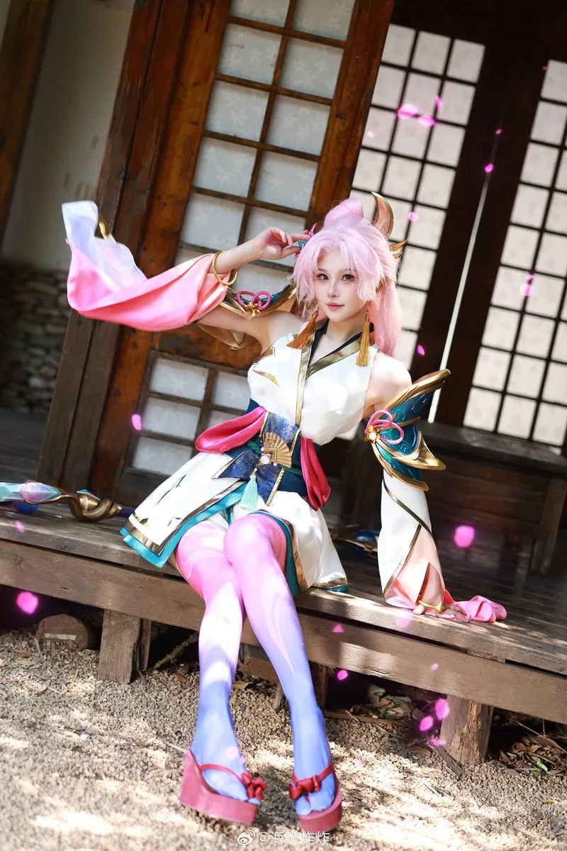 《英雄联盟》拉克丝cosplay展示