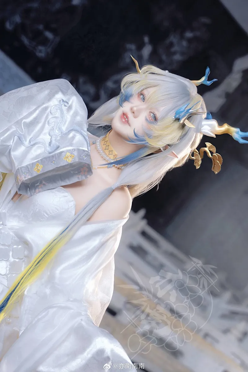 《明日方舟》黍Cosplay展示