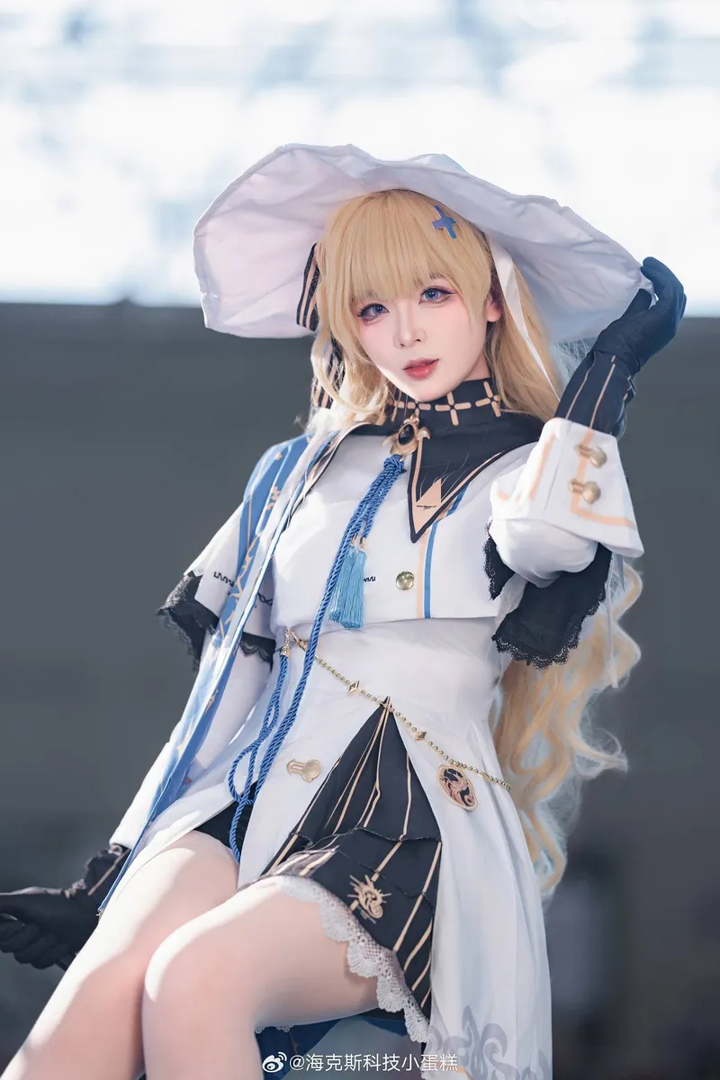 《鸣潮》菲比Cosplay展示