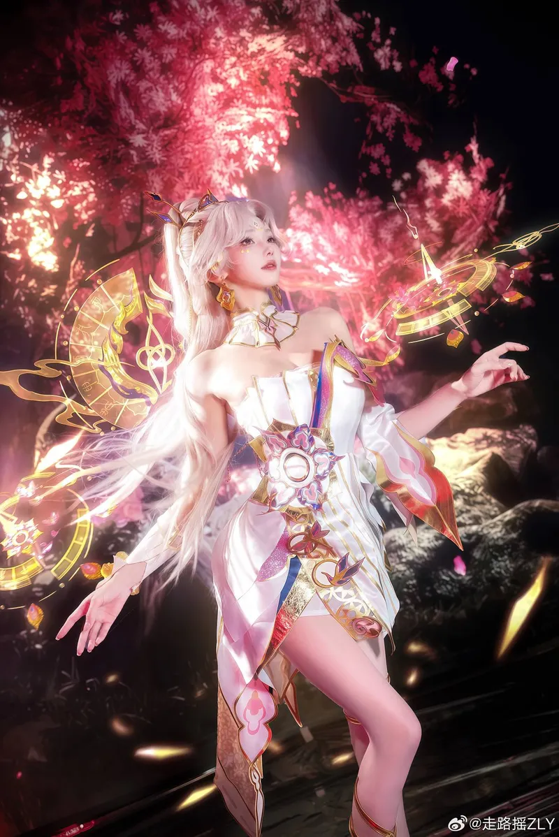 《王者荣耀》虞姬cosplay展示