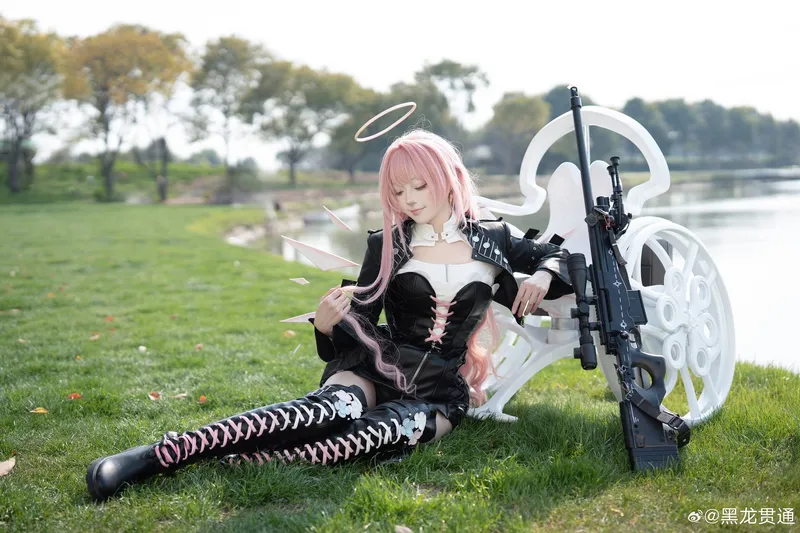 《明日方舟》蕾缪安cosplay展示