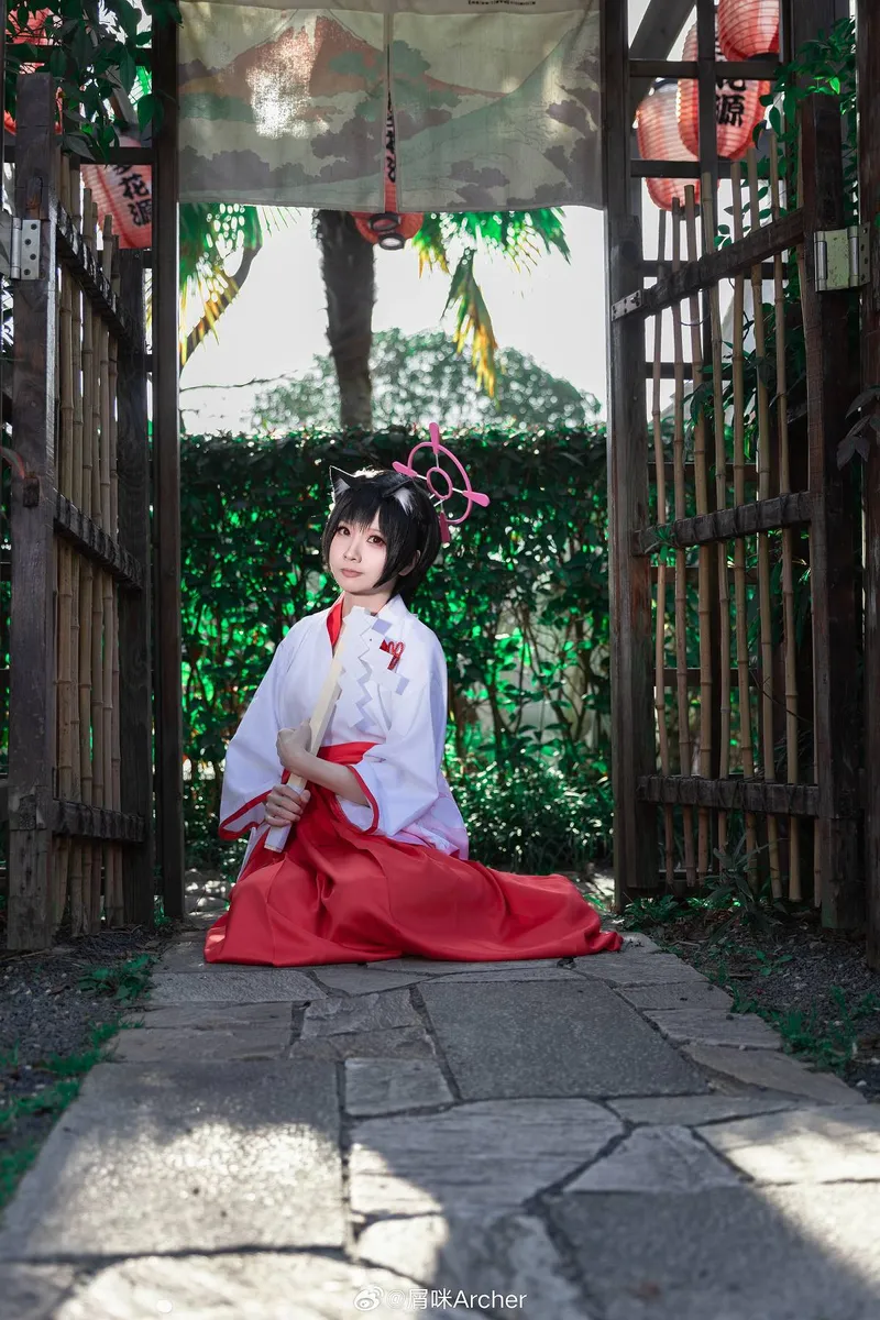 《蔚蓝档案》芹香cosplay展示