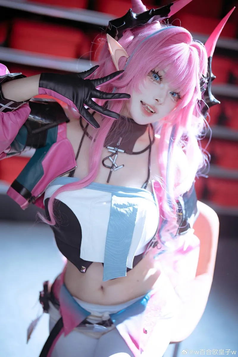 《明日方舟》终末地伊冯cosplay