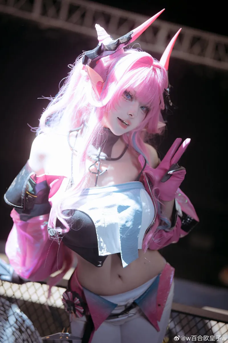 《明日方舟》终末地伊冯cosplay