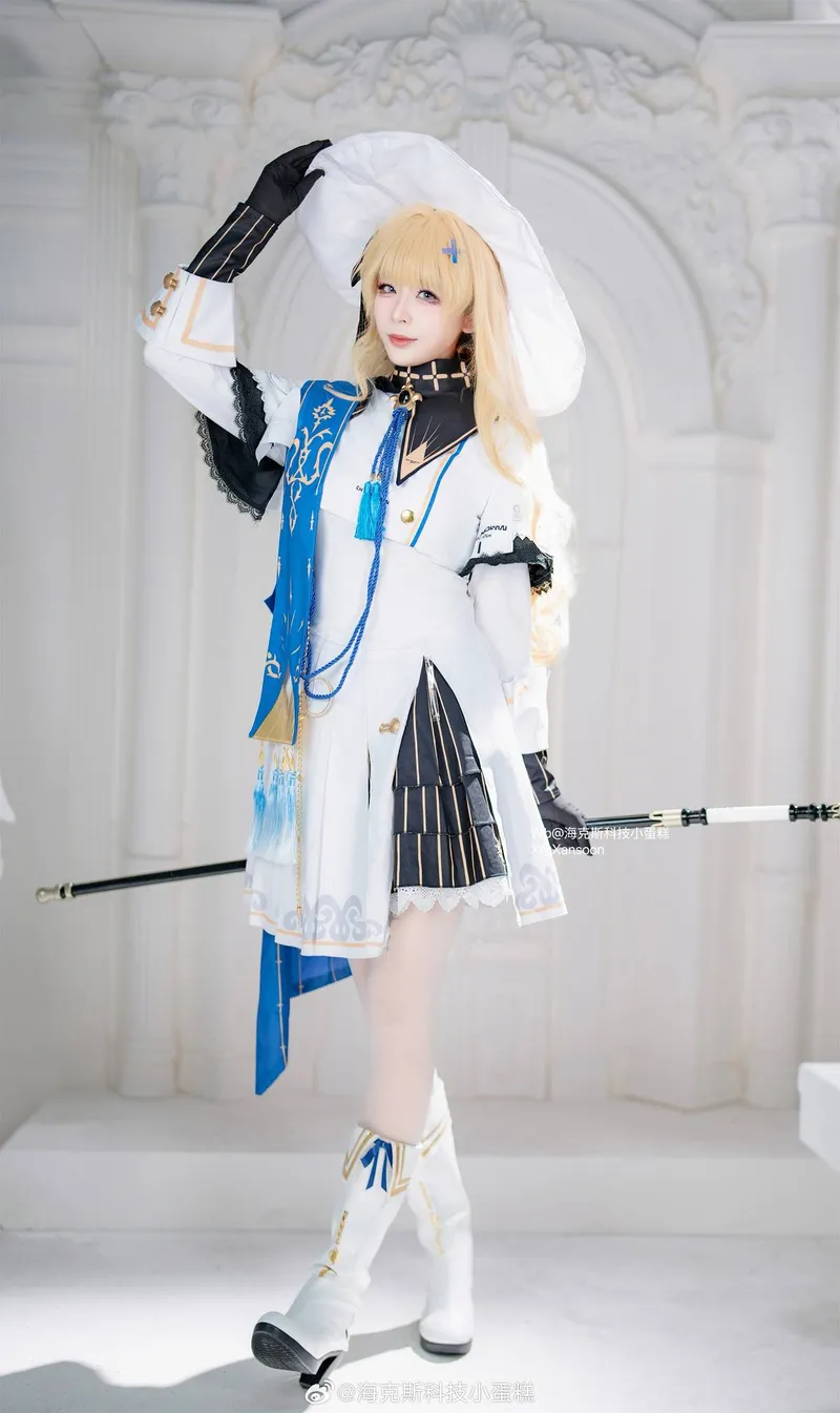 《鸣潮》菲比Cosplay展示