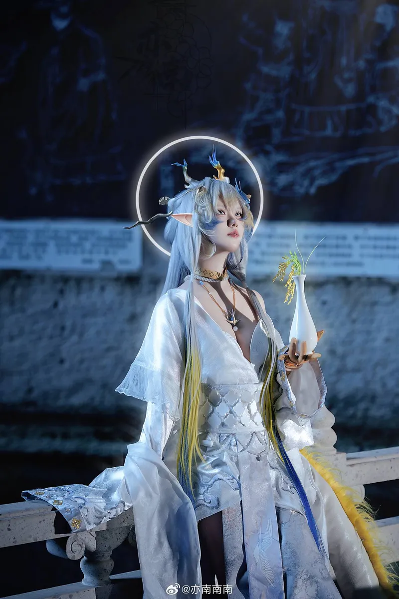 《明日方舟》黍Cosplay展示