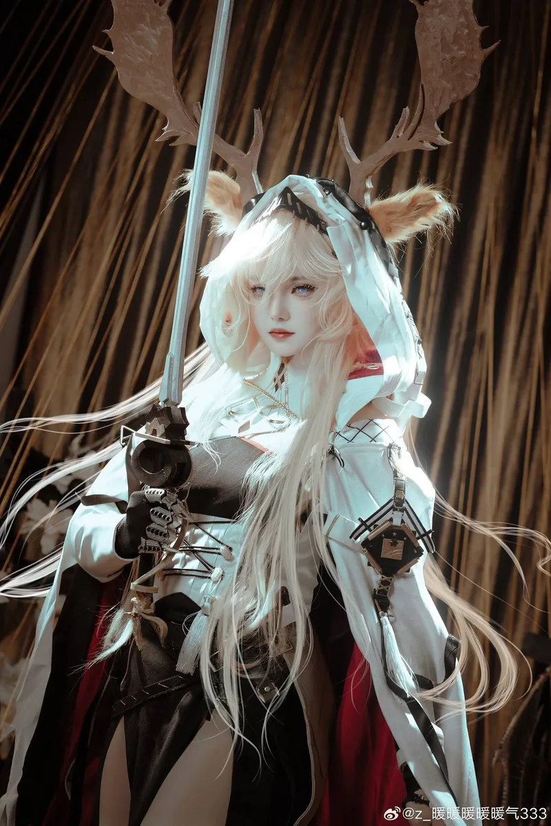 《明日方舟》薇薇安娜cosplay展示-精美角色还原